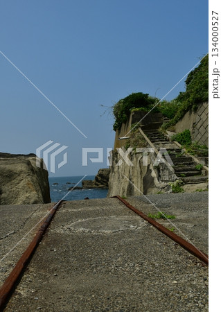 海へ続く線路 海へ続く線路 134000527