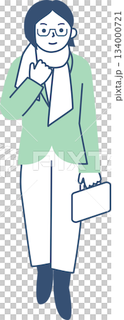 戴圍巾的年輕女子 134000721