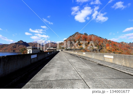 秋の田子倉ダム／福島県南会津郡 只見町 134001677