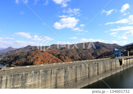 秋の田子倉ダム／福島県南会津郡 只見町 134001732
