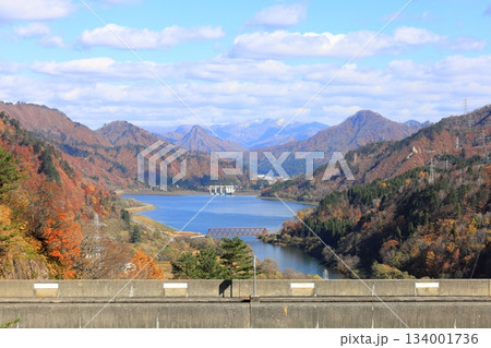 田子倉ダムからの只見川の紅葉 134001736