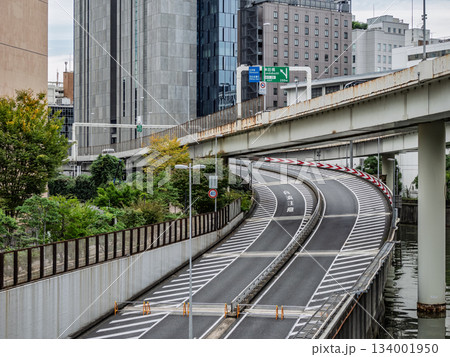 「日本橋区間地下化事業」に伴い長期通行止めとなっている首都高速八重洲線 134001950