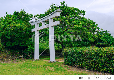 石垣島の風を感じる出雲大社先島本宮と鳥居の景観 134002008