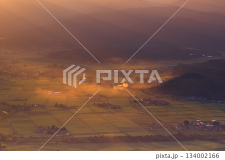 岩手県遠野市　夜明けの風景 134002166