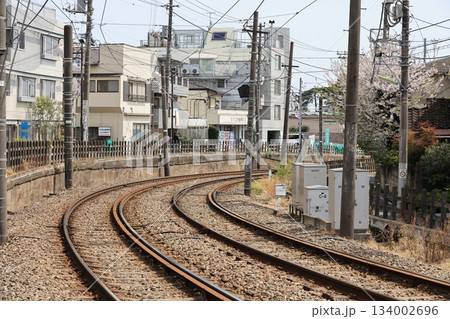 東京都世田谷区松原の東急世田谷線の線路風景 東京都世田谷区松原の東急世田谷線の線路風景 134002696