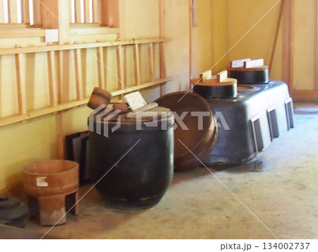 古民家の竃（かまど）と台所用品 134002737