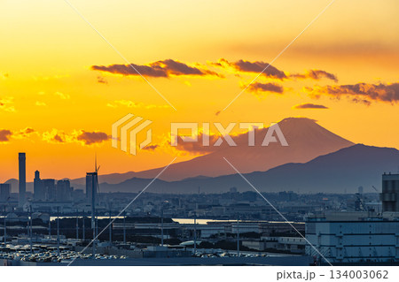川崎市東扇島から見る富士山 川崎市東扇島から見る富士山 134003062