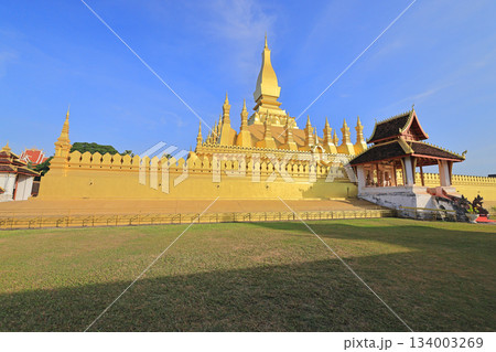 首都ビエンチャンにあるタート・ルアン 134003269