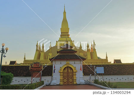 首都ビエンチャンにあるタート・ルアン 134003294