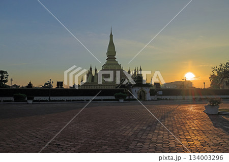 首都ビエンチャンにあるタート・ルアン 134003296