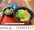 きつねうどんとごはんもの 134003527