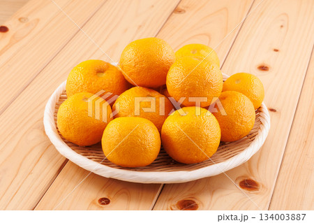 新鮮な柚子 134003887
