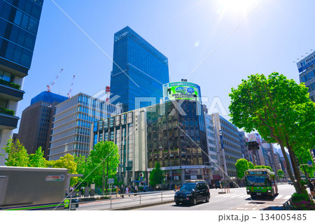 【東京都】5月・朝の新橋駅周辺 134005485