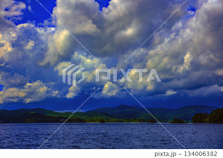 多雲の早朝 134006382