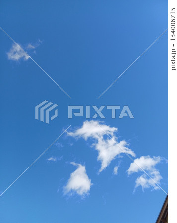 青空に浮かぶ雲 青空に浮かぶ雲 134006715