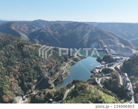 岐阜県八百津の紅葉 杉原千畝記念館付近のドローン撮影風景 岐阜県八百津の紅葉 杉原千畝記念館付近のドローン撮影風景 134006803