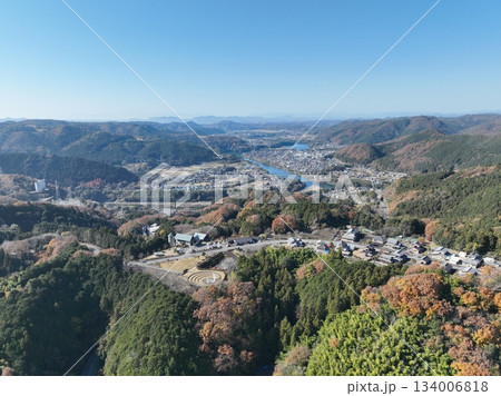 岐阜県八百津の紅葉 杉原千畝記念館付近のドローン撮影風景 岐阜県八百津の紅葉 杉原千畝記念館付近のドローン撮影風景 134006818