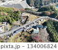 岐阜県八百津の紅葉 杉原千畝記念館付近のドローン撮影風景 134006824