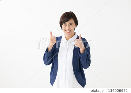 白衣を着た女性 白衣を着た女性 134006982
