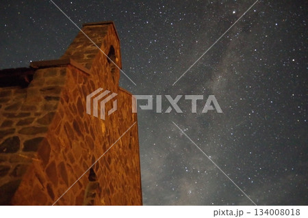 テカポにて星空を見上げる 134008018