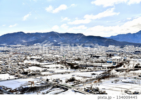 上田市上田原周辺を望む(長野県上田市)【2023.2】 134009445