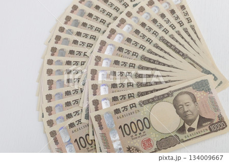 扇状に並べた1万円札5 134009667