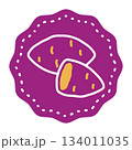 紫の円形背景とサツマイモ、焼き芋のイラストのラベルシール素材 紫の円形背景とサツマイモ、焼き芋のイラストのラベルシール素材 134011035