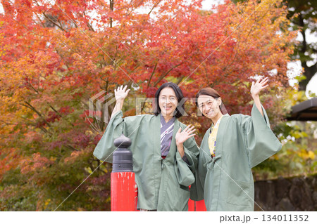 温泉　旅行　女子旅　紅葉 134011352