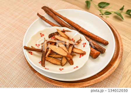 ごぼうの味噌漬け 斜め切り ごぼうの味噌漬け 斜め切り 134012030