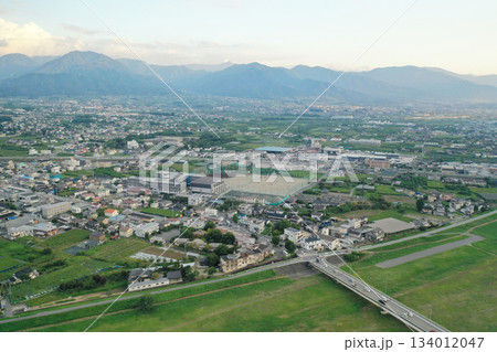 山梨県笛吹市の石和温泉付近 山梨県笛吹市の石和温泉付近 134012047