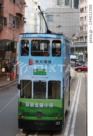 香港の庶民の足「トラム」（路面電車）英国植民地時代から走り続ける香港庶民の足 134012308