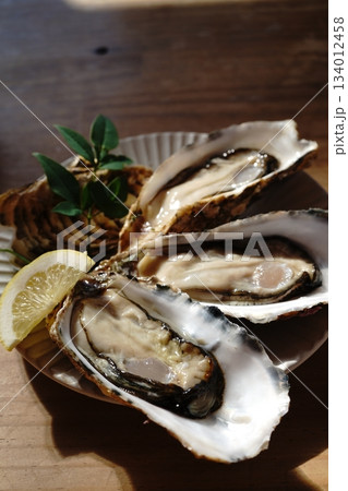 生牡蠣 134012458