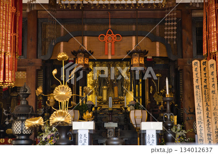 小倉山二尊院 厳かな雰囲気の本堂4 小倉山二尊院 厳かな雰囲気の本堂4 134012637