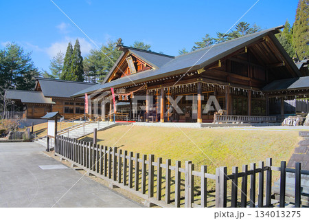 大國神社本殿の堂々たる社殿と清らかな境内風景 大國神社本殿の堂々たる社殿と清らかな境内風景 134013275