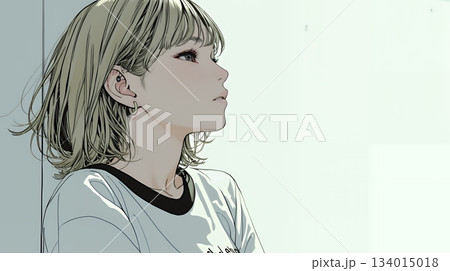 白い壁に向かって考え事をする若い女性