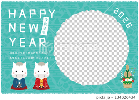2026年新年賀卡,圓形相框,淺藍色背景,圖案為兩匹身著和服的白馬。 2026年新年賀卡,圓形相框,淺藍色背景,圖案為兩匹身著和服的白馬。 134020434