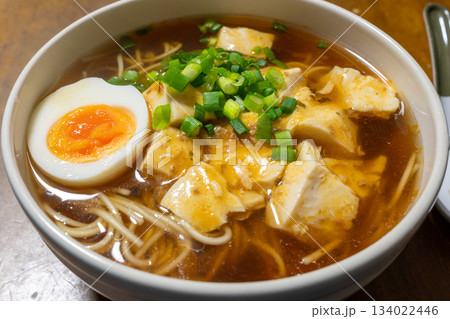 とても美味しい日本のしょうゆラーメン とても美味しい日本のしょうゆラーメン 134022446