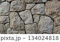 自然石を積み上げた伝統的な石垣のテクスチャ背景素材 134024818