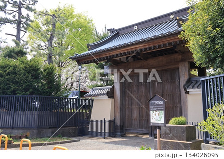 東京都世田谷区の豪徳寺東門の建物 134026095