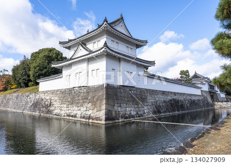 晩秋の二条城東南隅櫓　京都府京都市 134027909