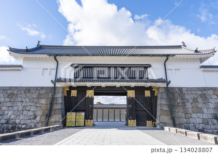 晩秋の二条城 東大手門 京都府京都市 晩秋の二条城 東大手門 京都府京都市 134028807
