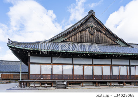 晩秋の二条城　二の丸御殿　京都市中京区 134029069