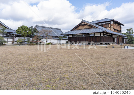 晩秋の二条城　本丸御殿　京都市中京区 134030240