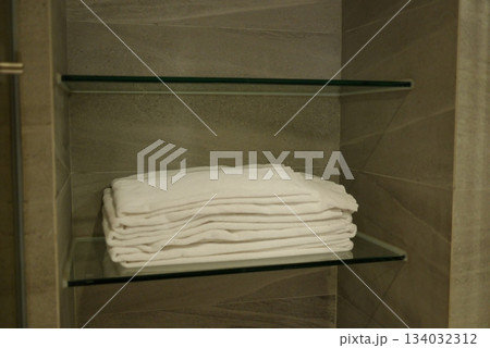 ベッド 寝台 寝床 134032312