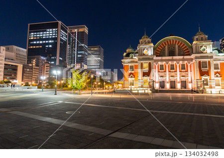 《大阪府》大阪市中央公会堂・中之島の夜景 《大阪府》大阪市中央公会堂・中之島の夜景 134032498