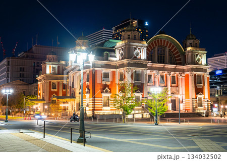 《大阪府》大阪市中央公会堂・中之島の夜景 134032502