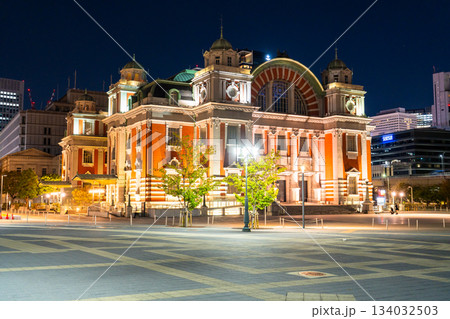 《大阪府》大阪市中央公会堂・中之島の夜景 134032503