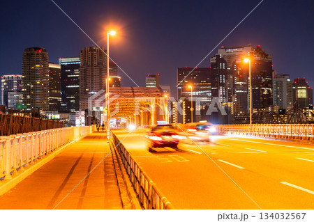《大阪府》大阪中心街の夜景・淀川からのぞむ梅田エリア 134032567