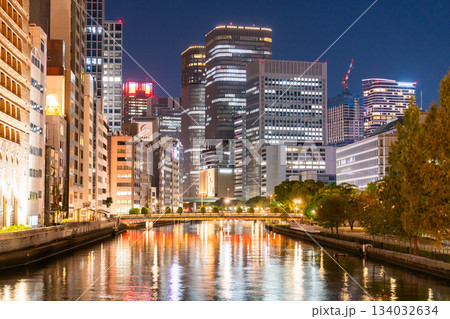 《大阪府》中之島の夜景・大阪中心街 134032634