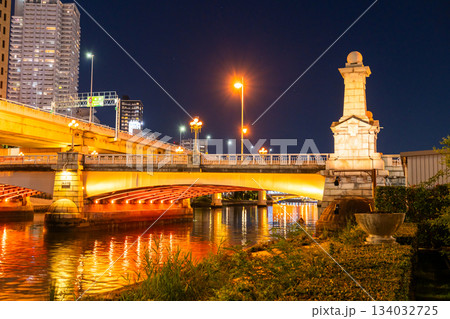 《大阪府》難波橋・中之島の夜景 《大阪府》難波橋・中之島の夜景 134032725